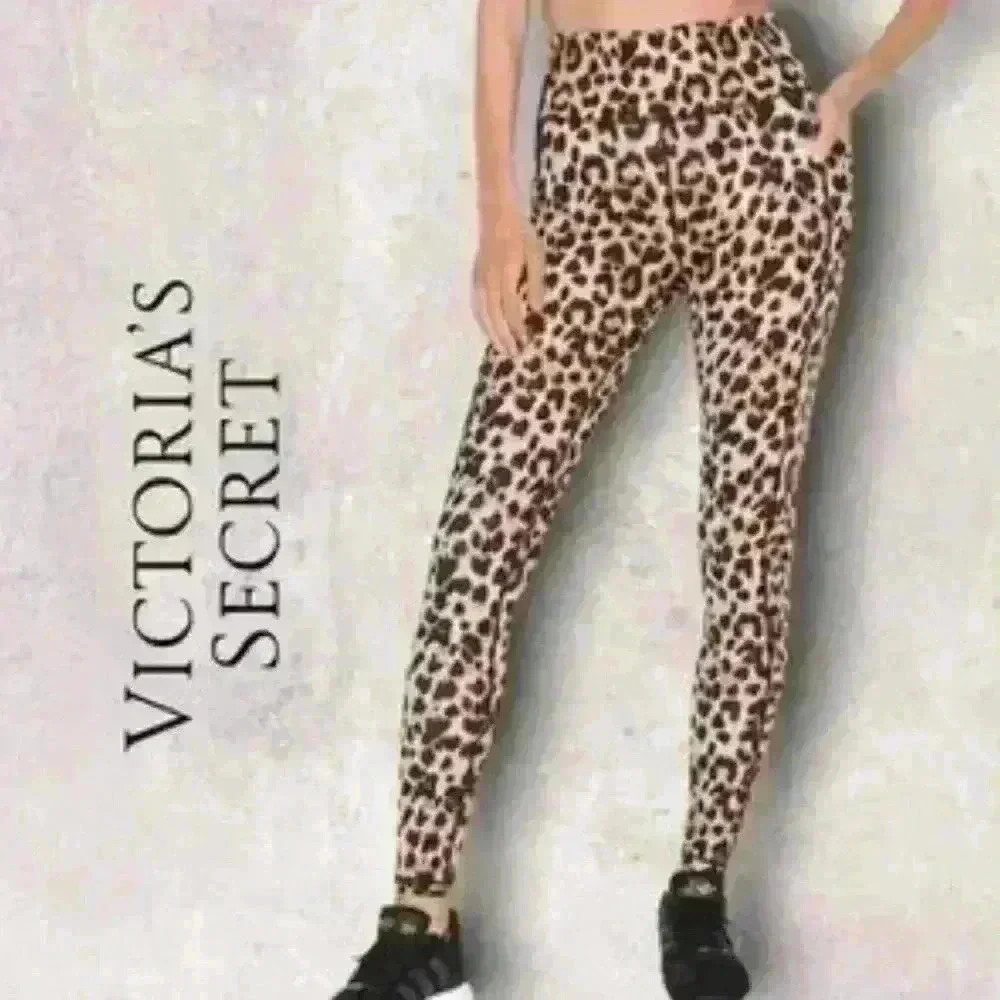 VICTORIA’S SECRET LEOPARD PRINT LEGGINGS AND SPORTS BRA SET SIZE 6